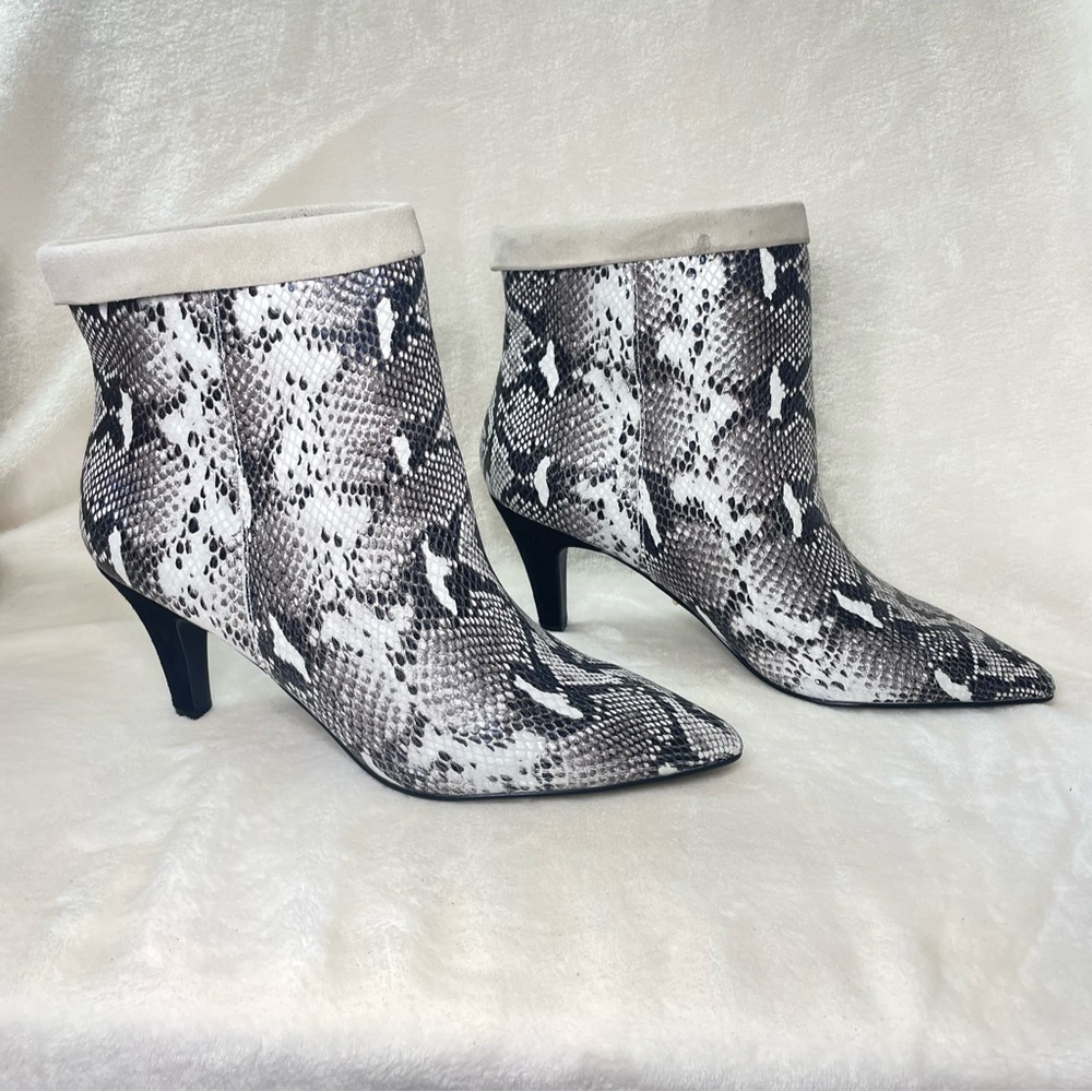 42 Gold Ojaiโ Leather Bootie size 8 cream snake skin pattern F 600 - Picture 8 of 12
